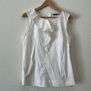Structured white tank